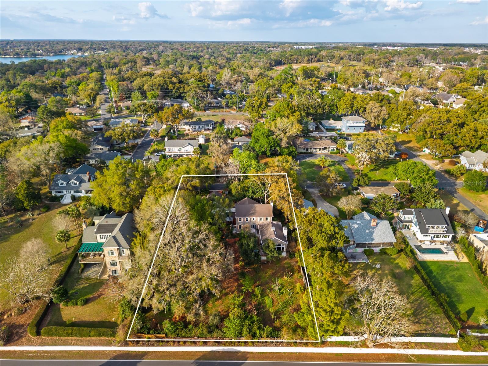 976 FAIRVIEW AVE, MOUNT DORA, FL, 32757