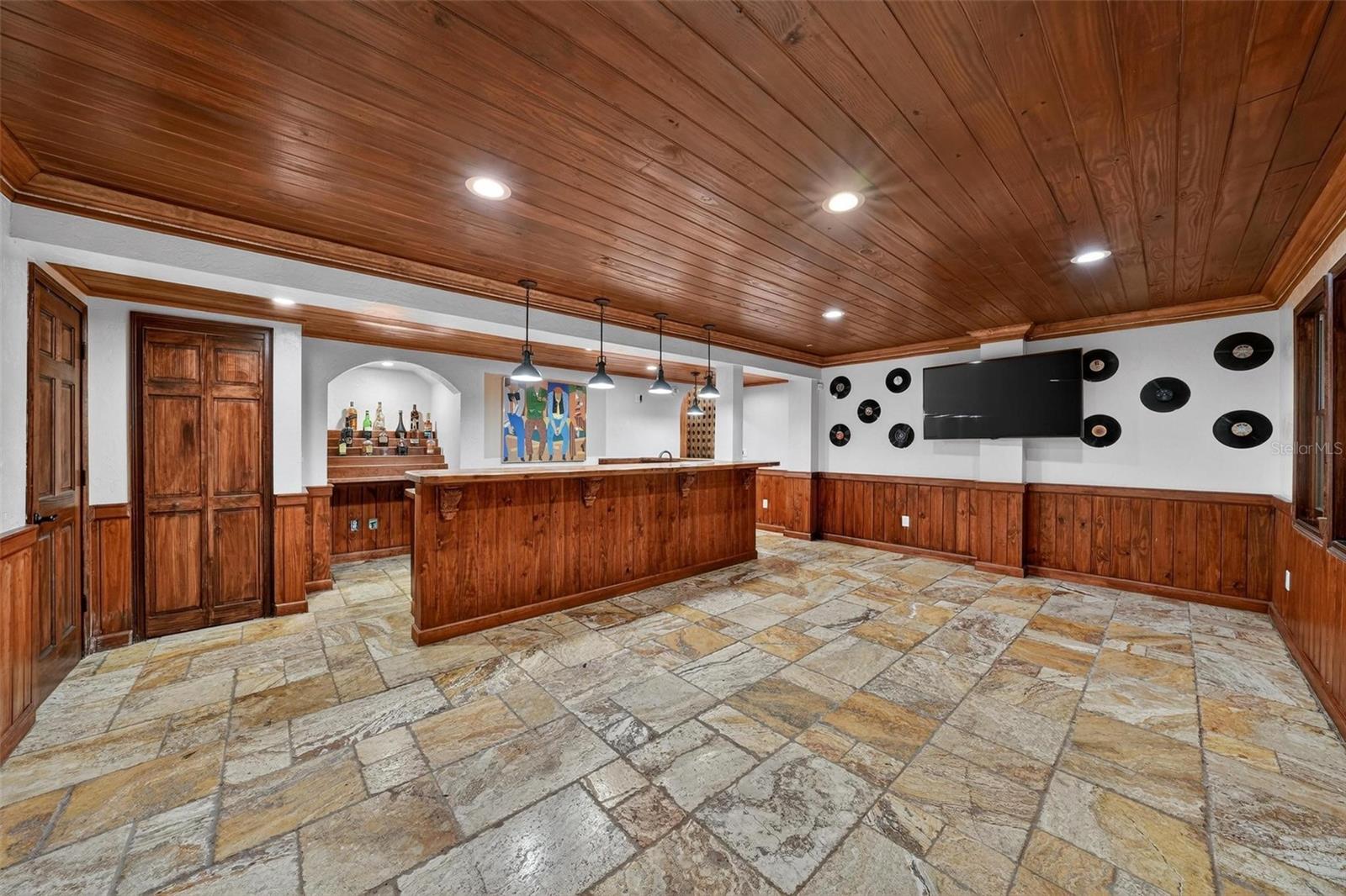 976 FAIRVIEW AVE, MOUNT DORA, FL, 32757