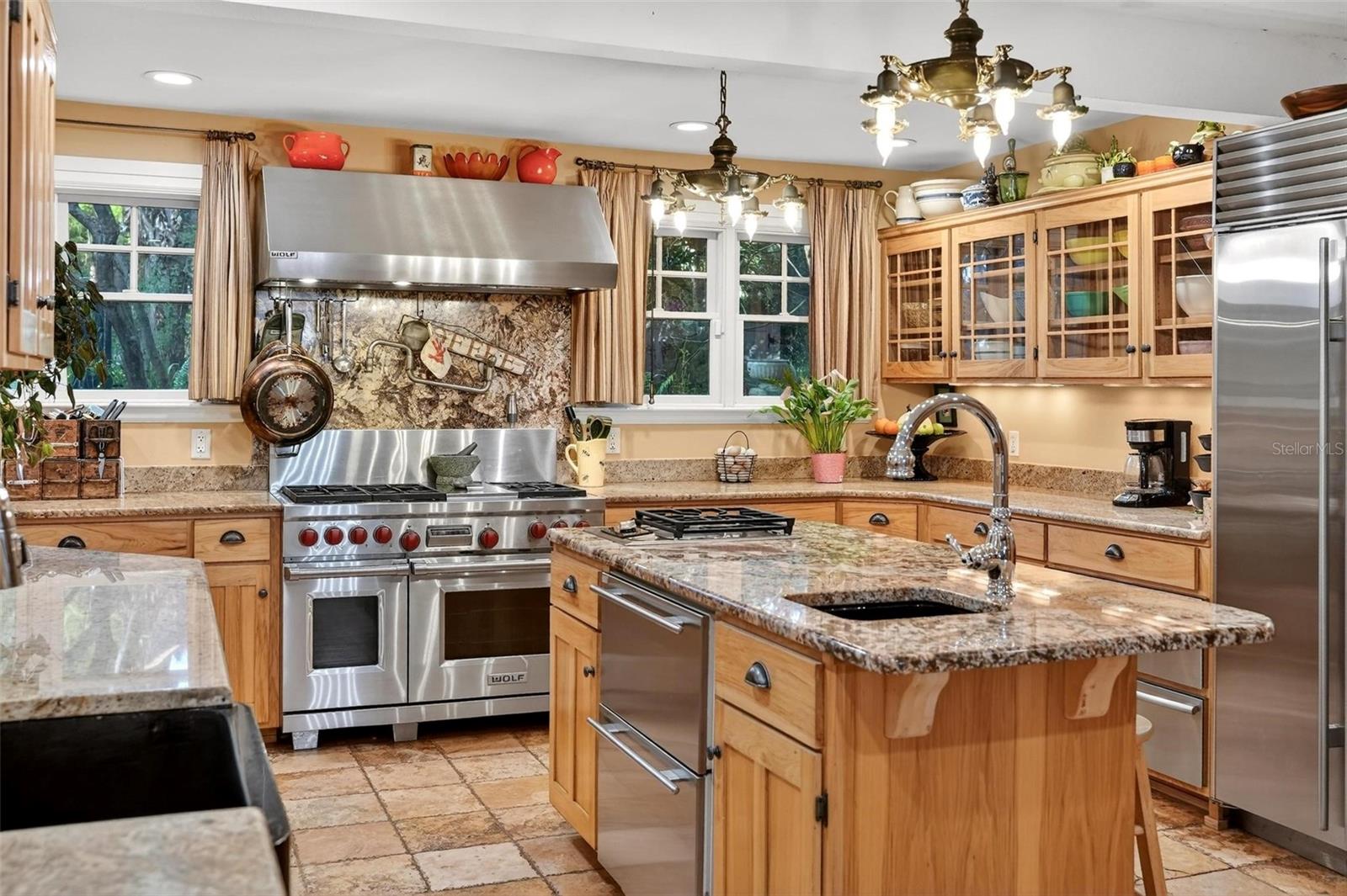 976 FAIRVIEW AVE, MOUNT DORA, FL, 32757