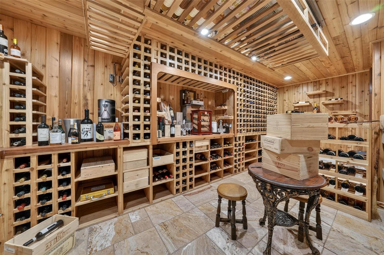 976 FAIRVIEW AVE, MOUNT DORA, FL, 32757