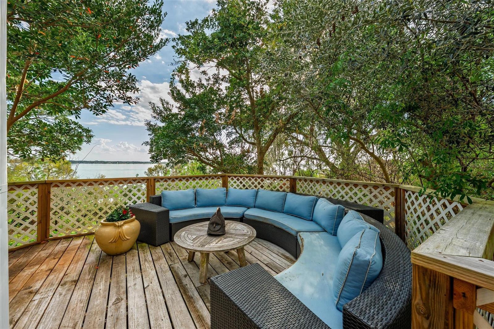 976 FAIRVIEW AVE, MOUNT DORA, FL, 32757