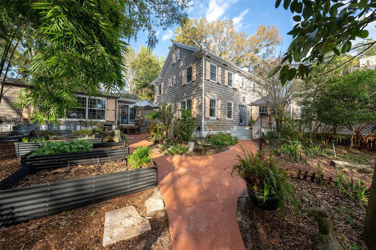 976 FAIRVIEW AVE, MOUNT DORA, FL, 32757