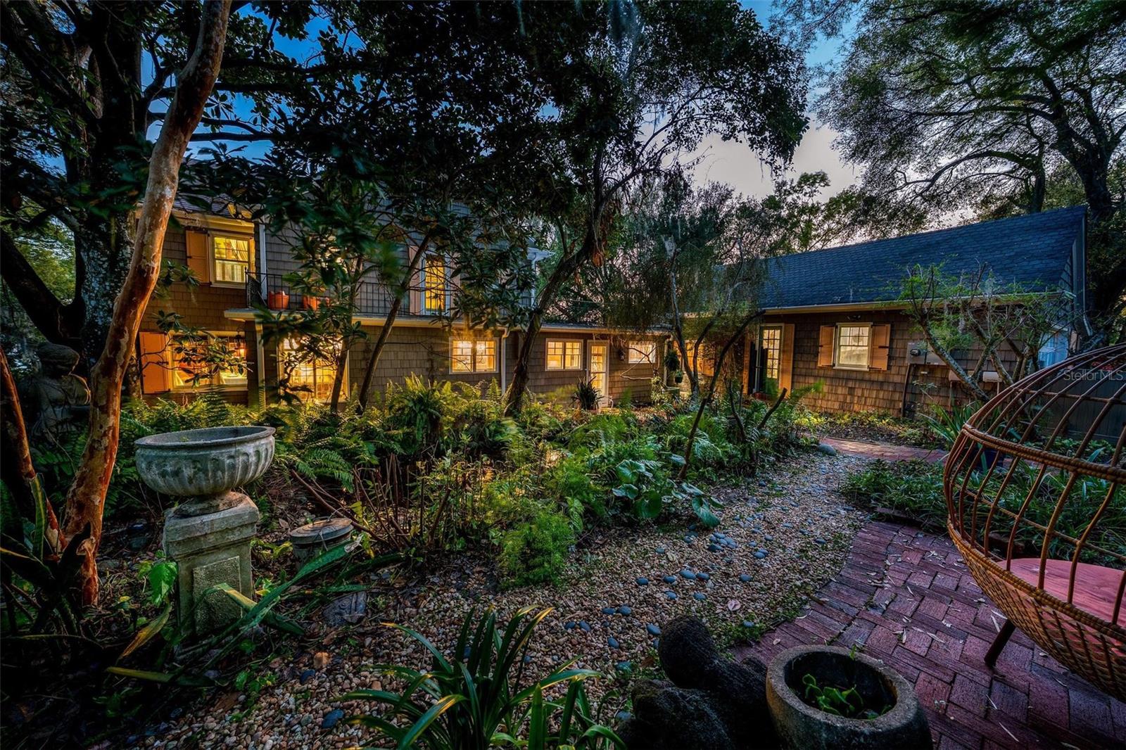 976 FAIRVIEW AVE, MOUNT DORA, FL, 32757