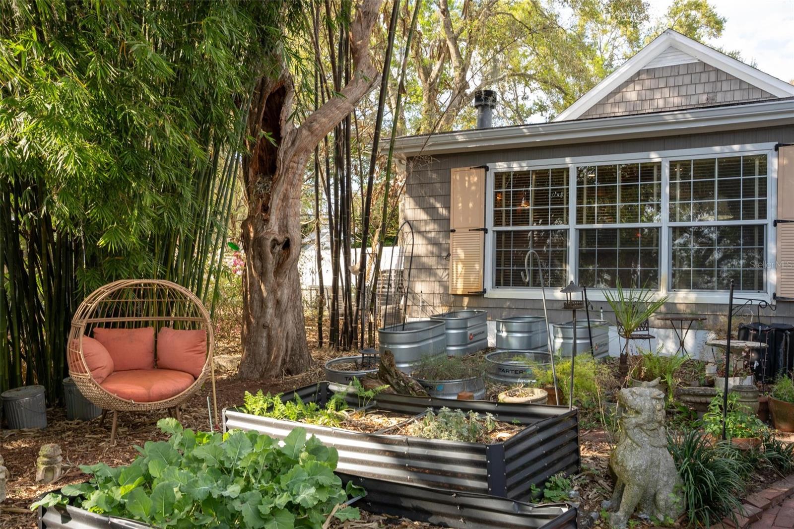 976 FAIRVIEW AVE, MOUNT DORA, FL, 32757