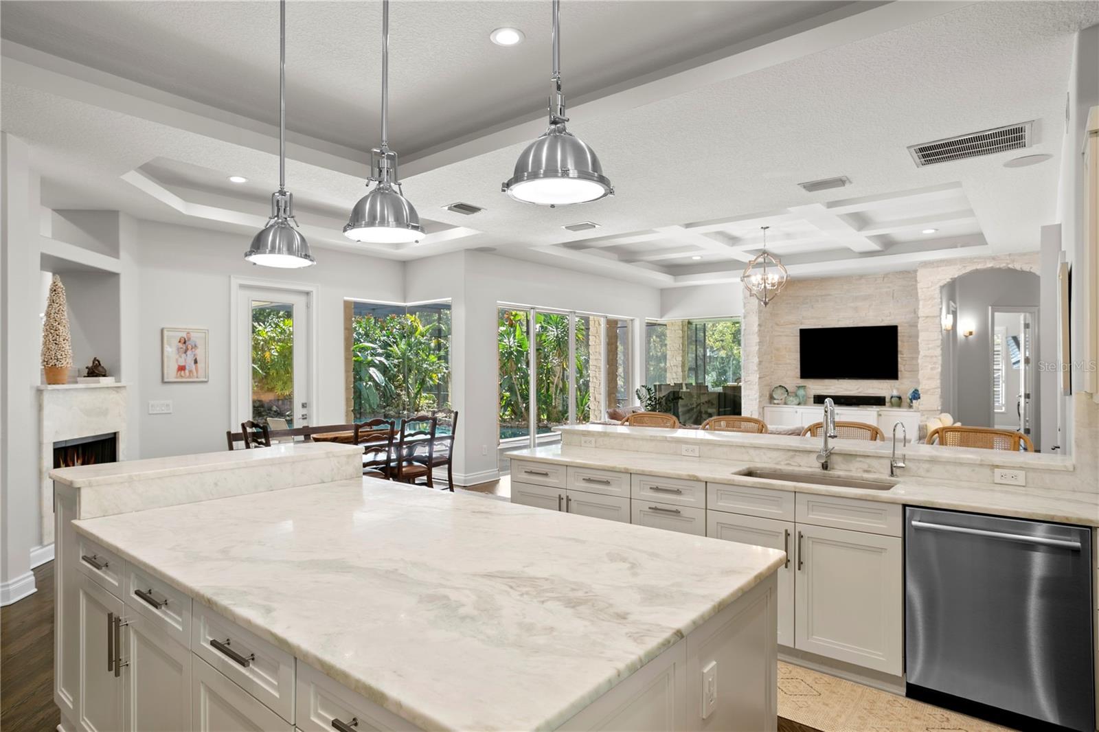 16204 SIERRA DE AVILA, TAMPA, FL, 33613