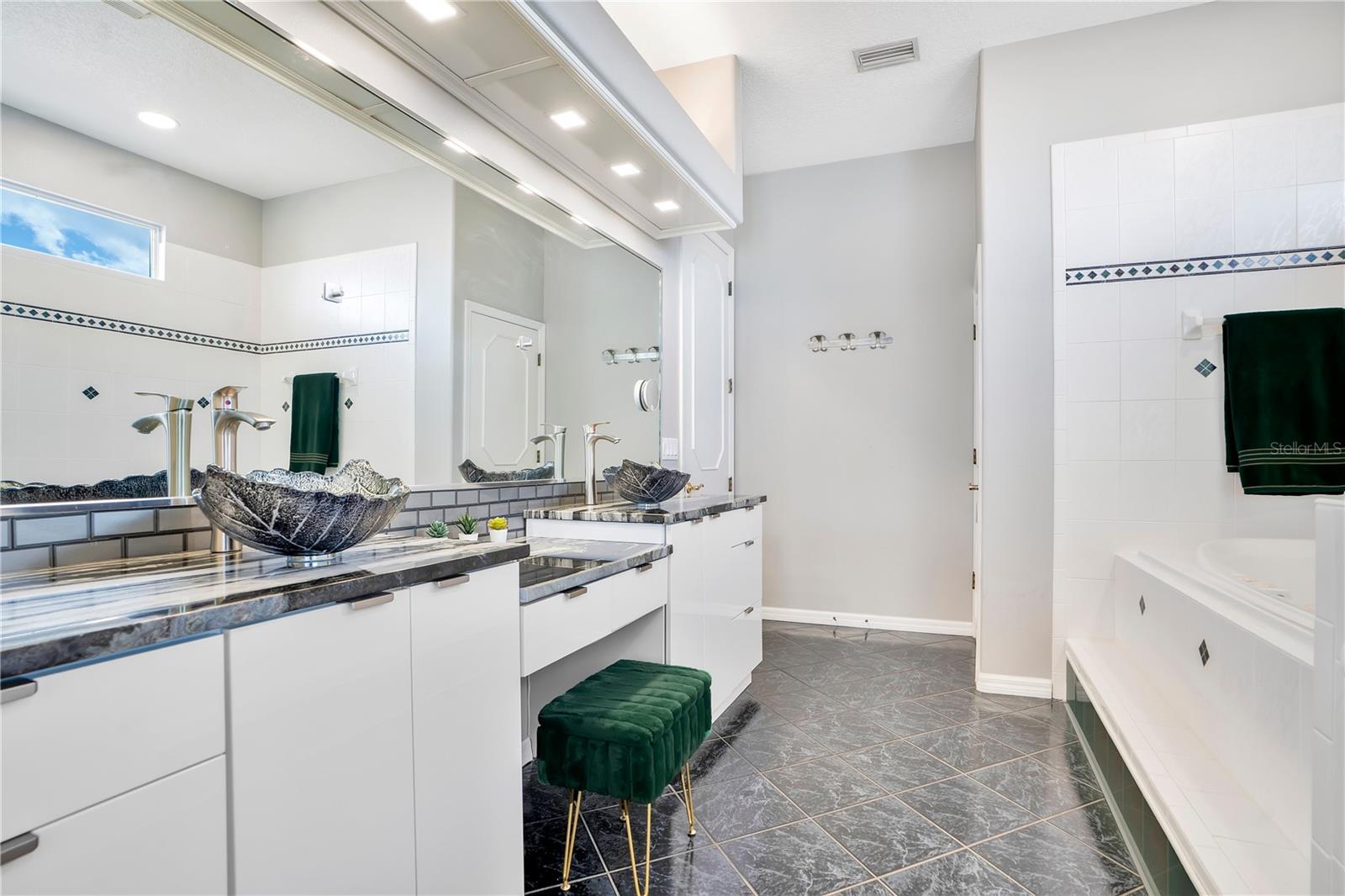 934 SYMPHONY ISLES BLVD, APOLLO BEACH, FL, 33572