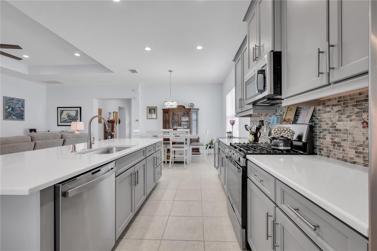 4916 SEVILLA SHORES DR, WIMAUMA, FL, 33598