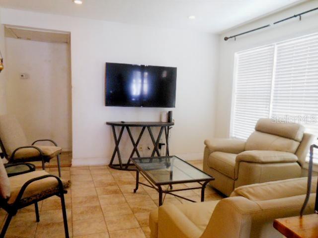 2925 W PARIS ST, TAMPA, FL, 33614