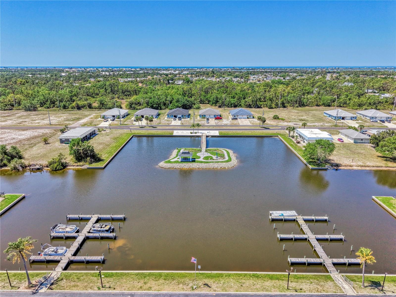 31 OAKLAND HILLS CT, ROTONDA WEST, FL, 33947