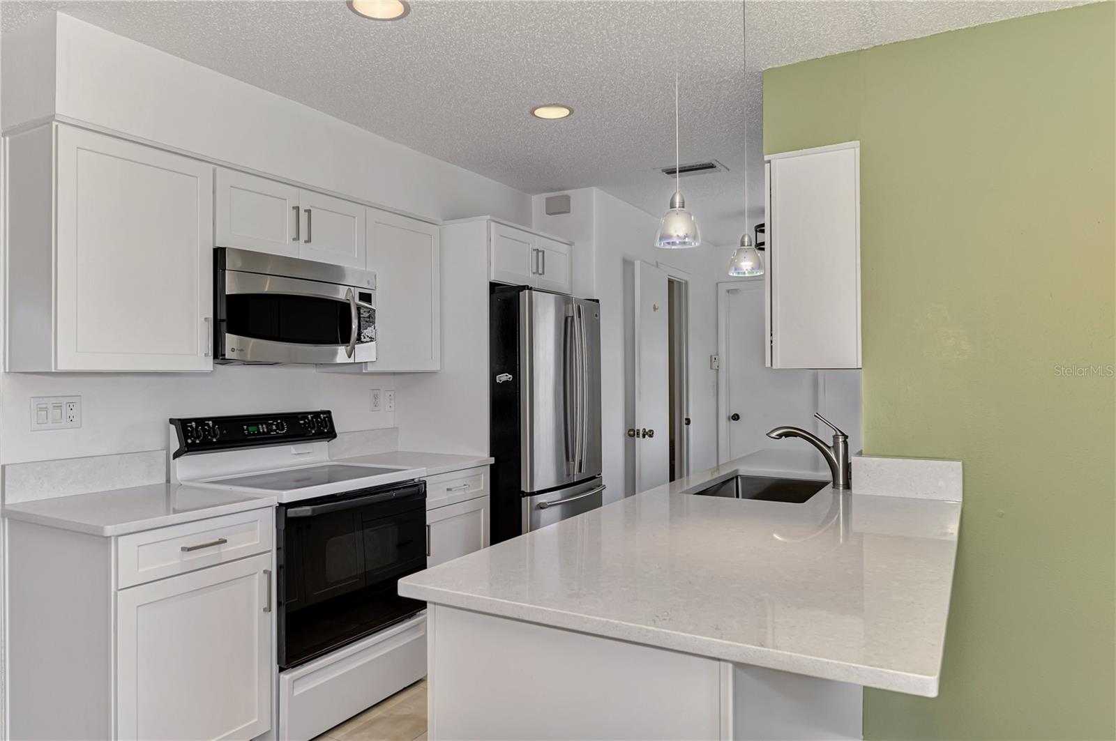 31 OAKLAND HILLS CT, ROTONDA WEST, FL, 33947