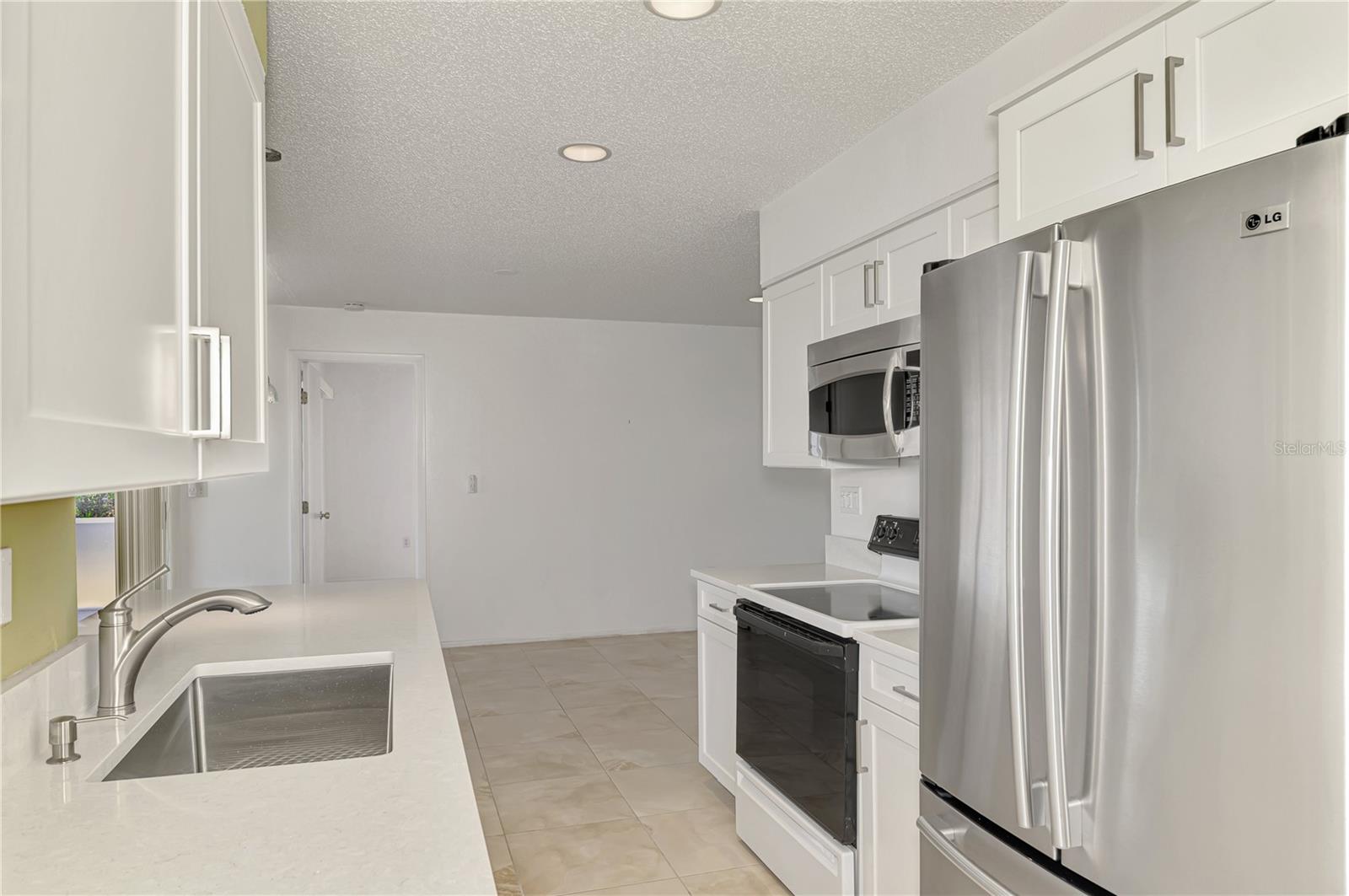 31 OAKLAND HILLS CT, ROTONDA WEST, FL, 33947