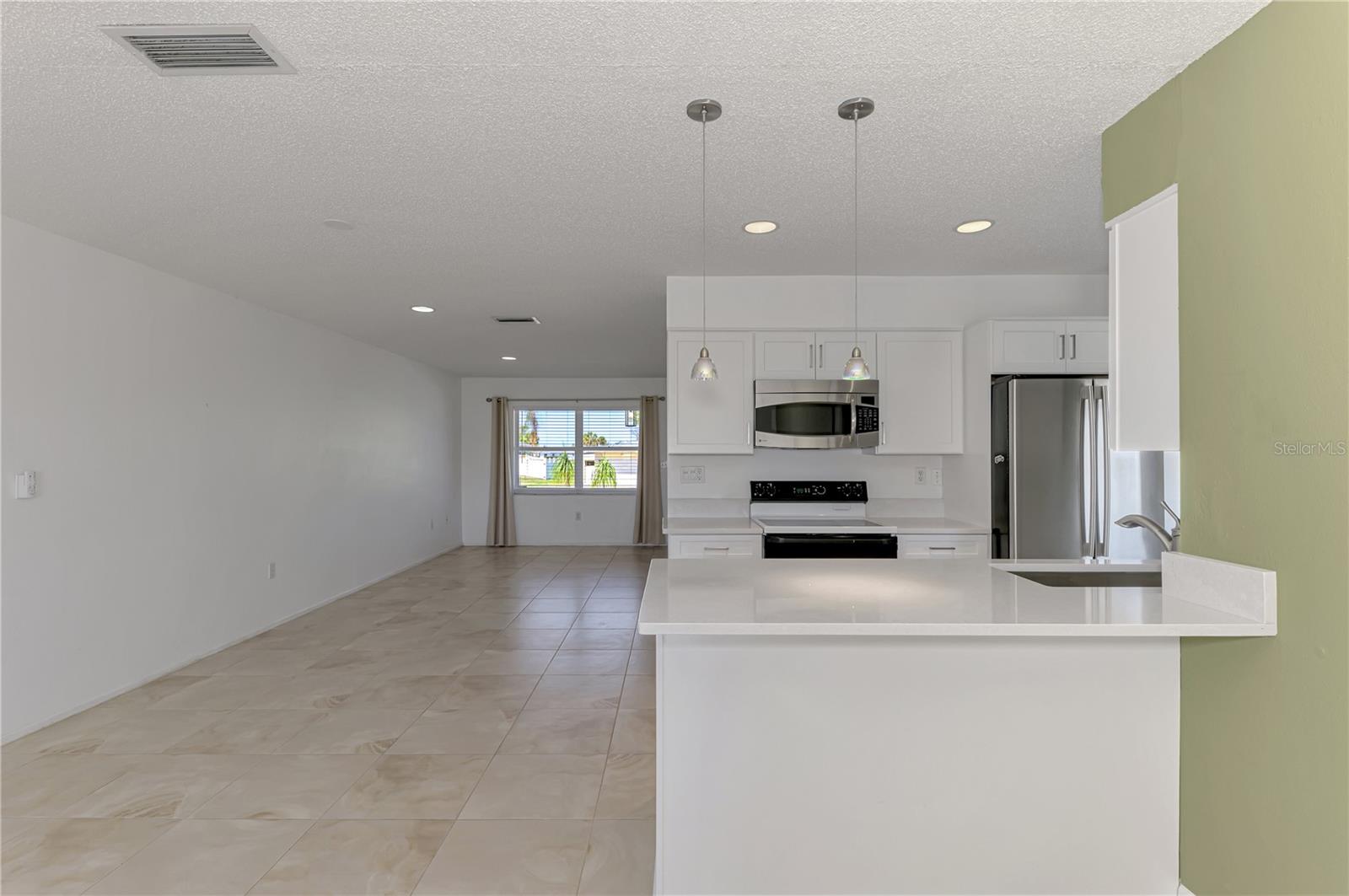 31 OAKLAND HILLS CT, ROTONDA WEST, FL, 33947