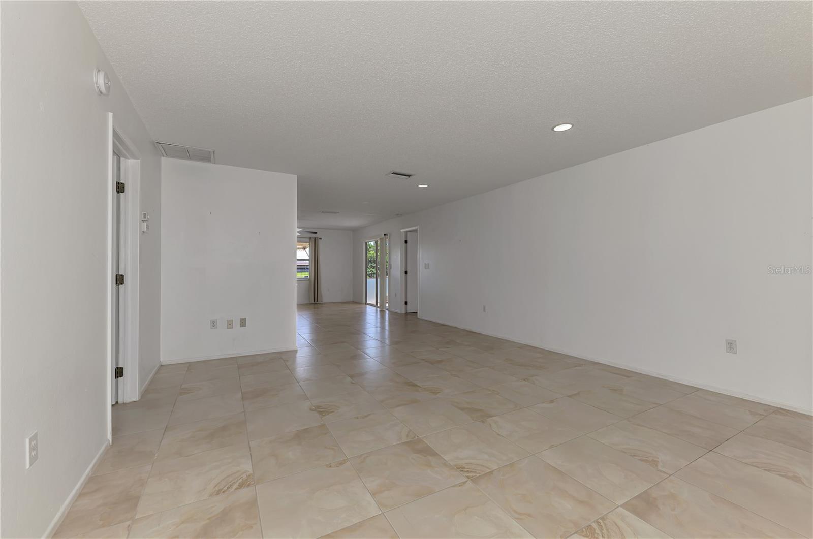 31 OAKLAND HILLS CT, ROTONDA WEST, FL, 33947