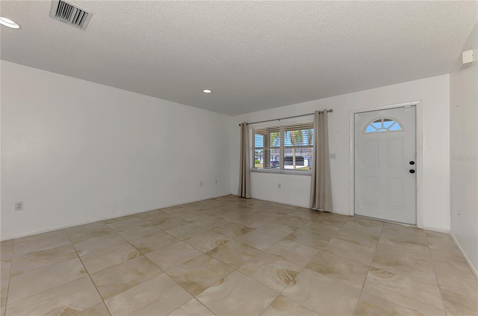 31 OAKLAND HILLS CT, ROTONDA WEST, FL, 33947