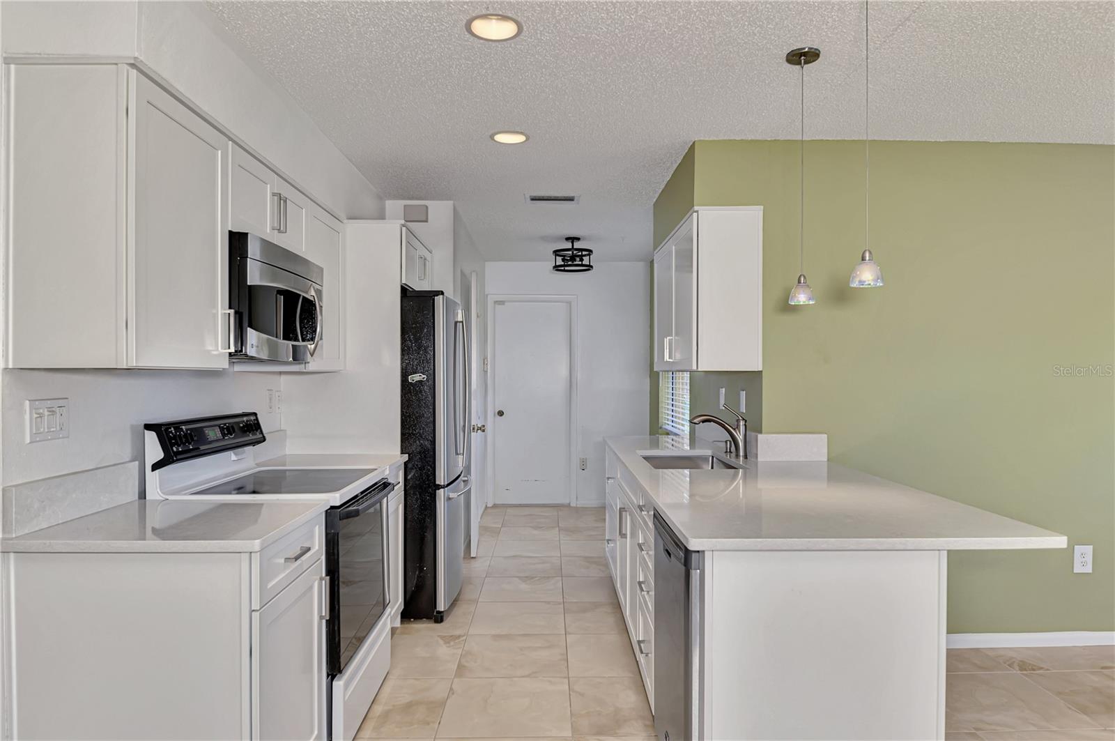 31 OAKLAND HILLS CT, ROTONDA WEST, FL, 33947