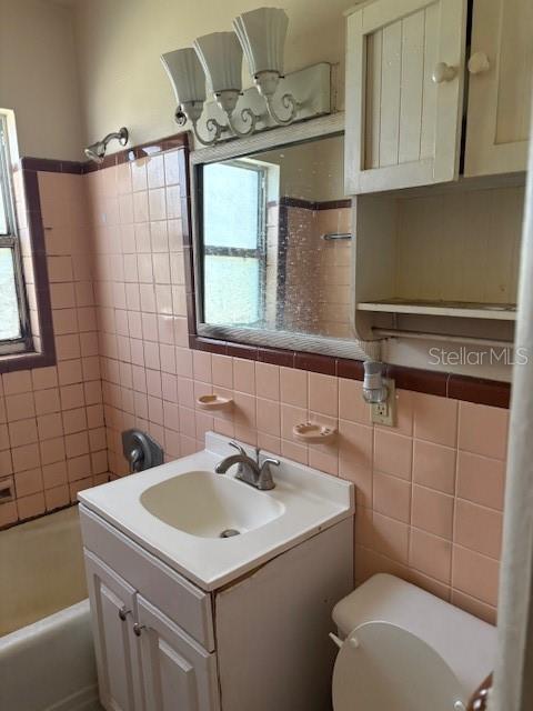 8 FLAMEVINE LN, DEBARY, FL, 32713