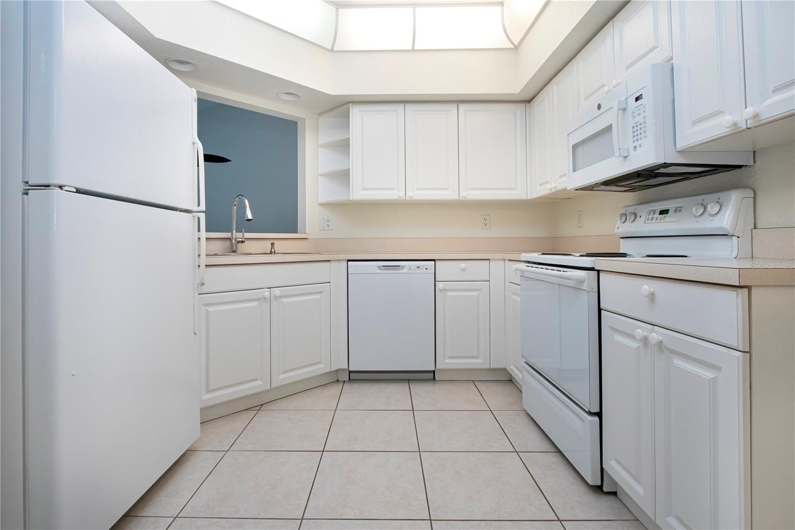 7043 STRAND CIR #102, BRADENTON, FL, 34203