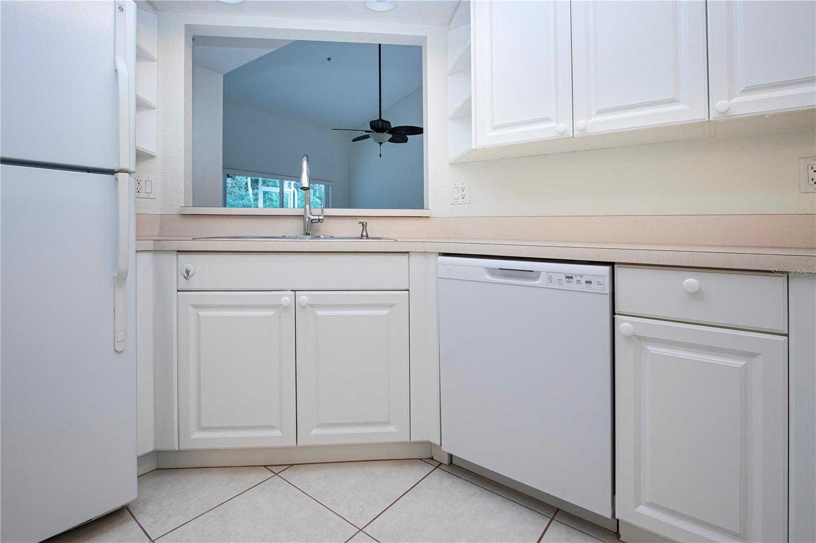 7043 STRAND CIR #102, BRADENTON, FL, 34203