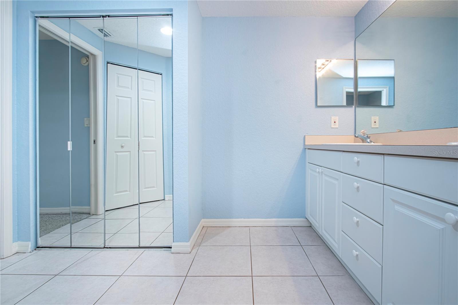 7043 STRAND CIR #102, BRADENTON, FL, 34203