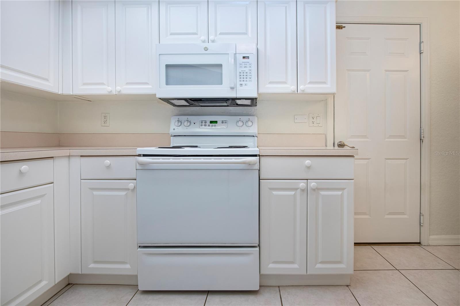 7043 STRAND CIR #102, BRADENTON, FL, 34203