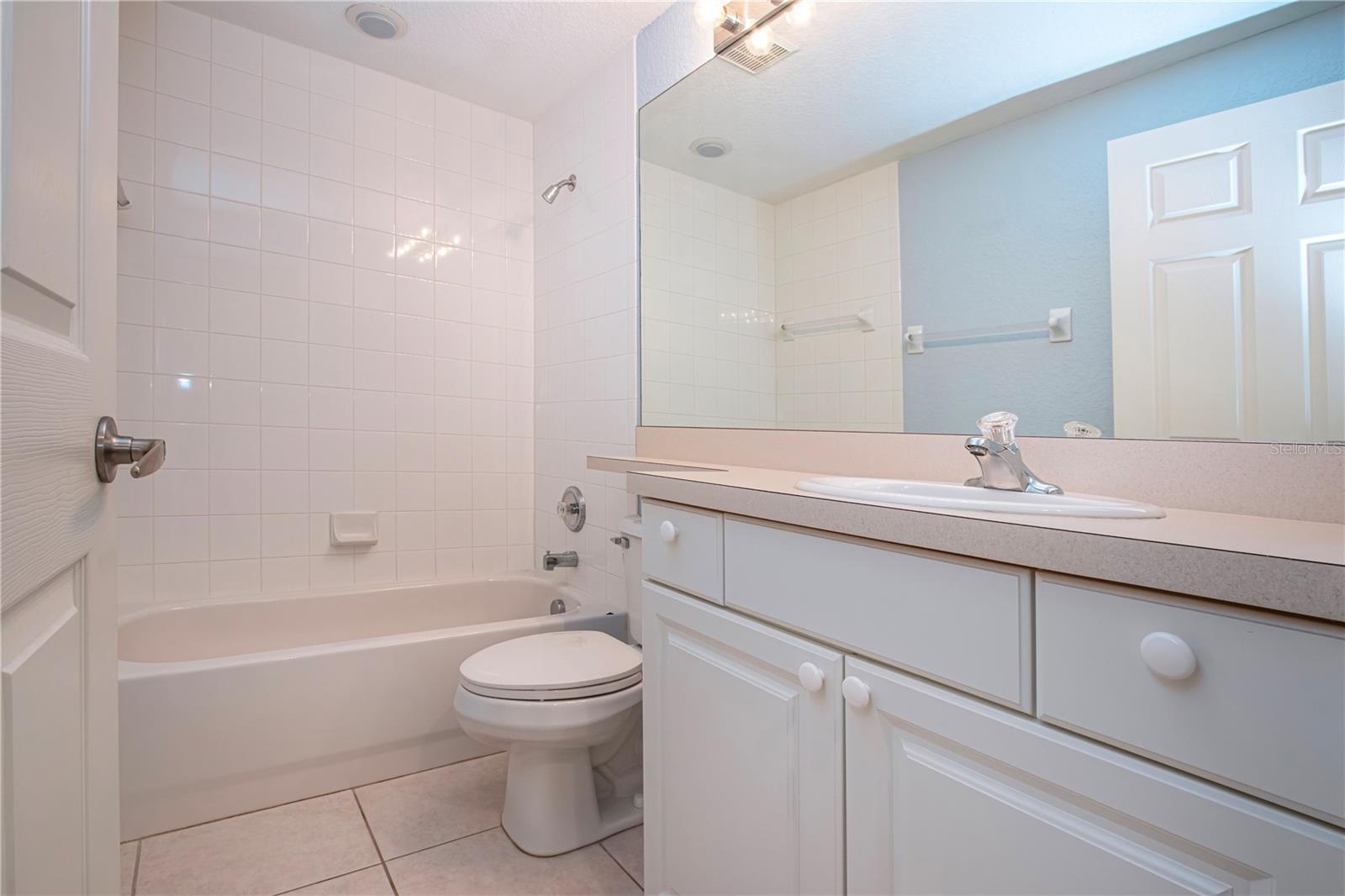 7043 STRAND CIR #102, BRADENTON, FL, 34203