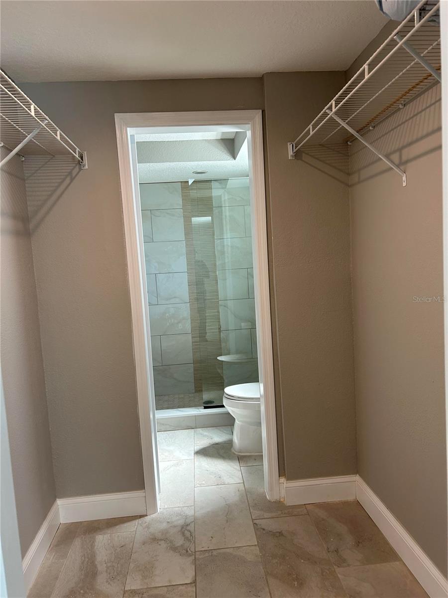 Walking closet with private access to bathroom from bedroom