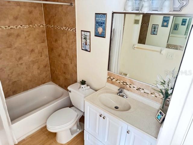 946 VIRGINIA ST #104- J, DUNEDIN, FL, 34698