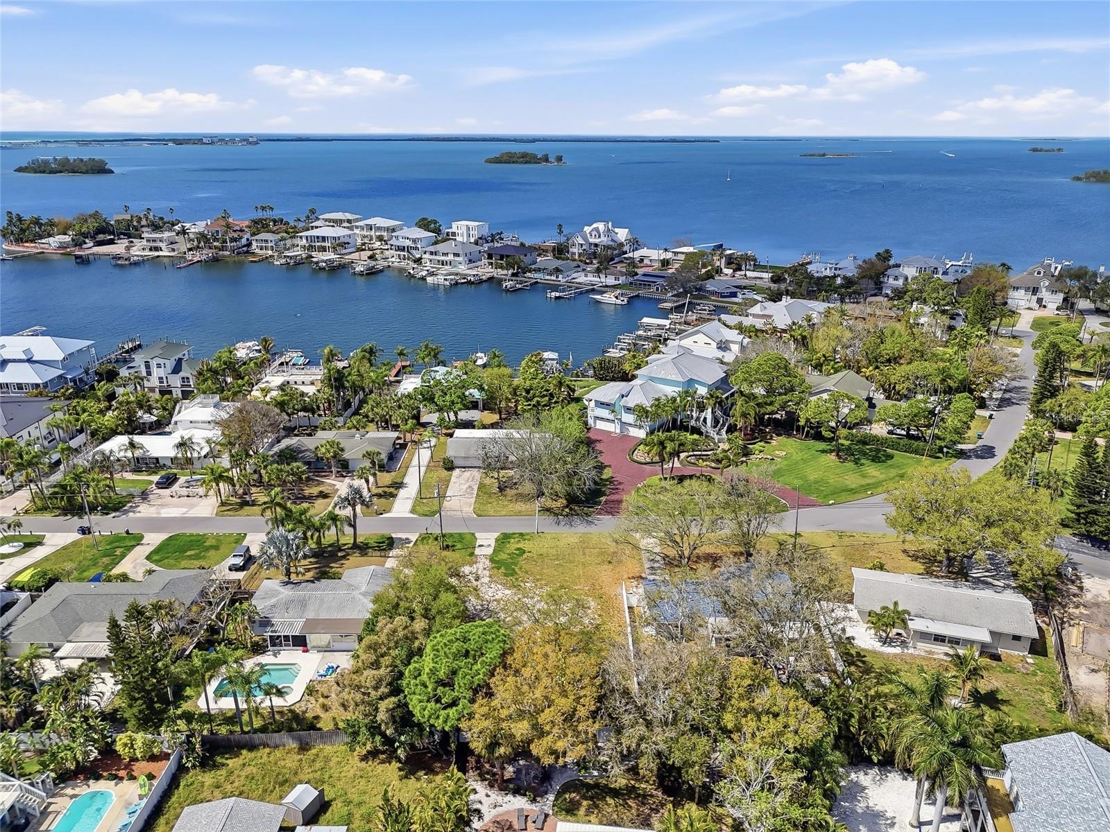 216 SHORE DR, PALM HARBOR, FL, 34683