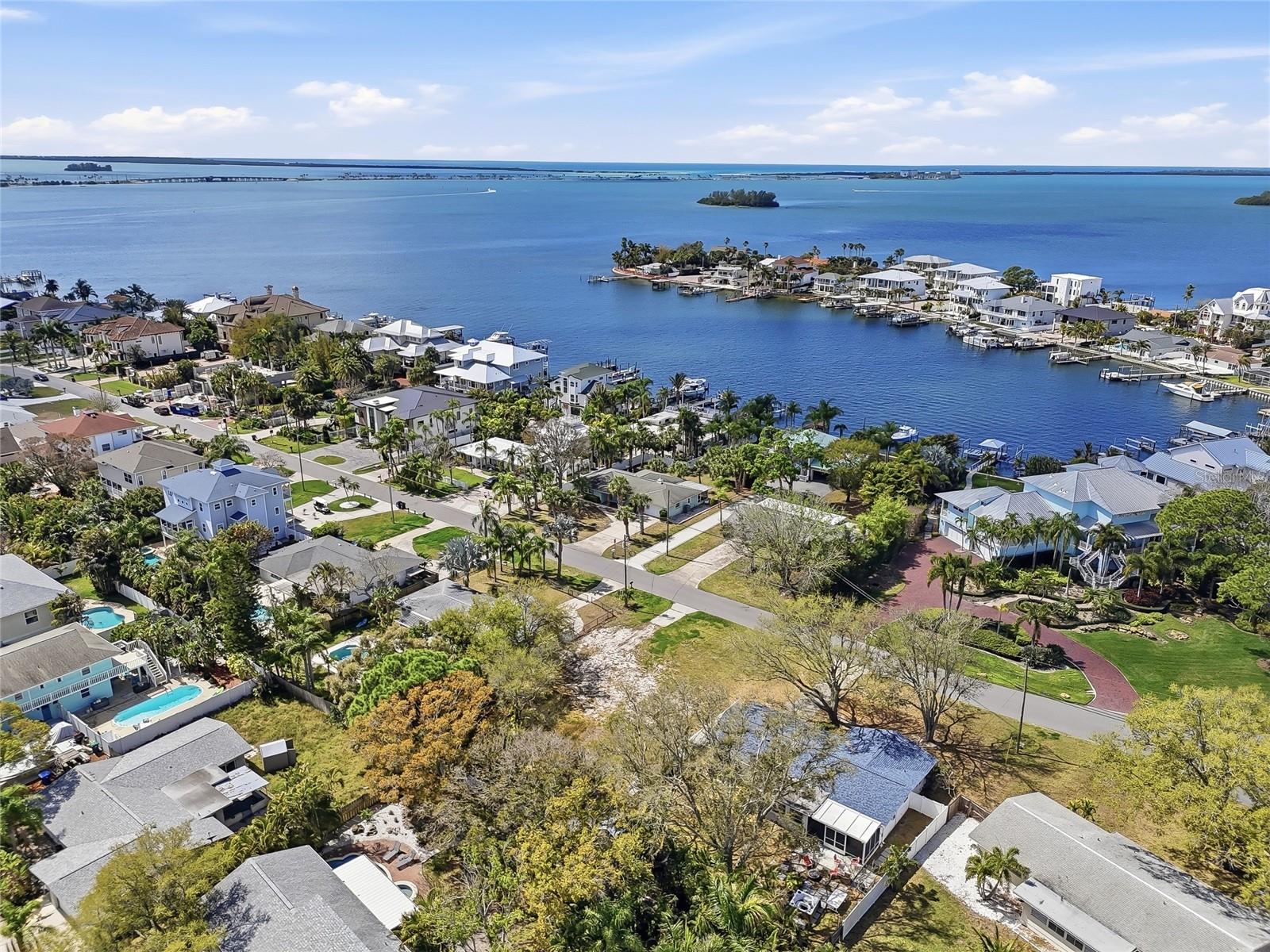 216 SHORE DR, PALM HARBOR, FL, 34683