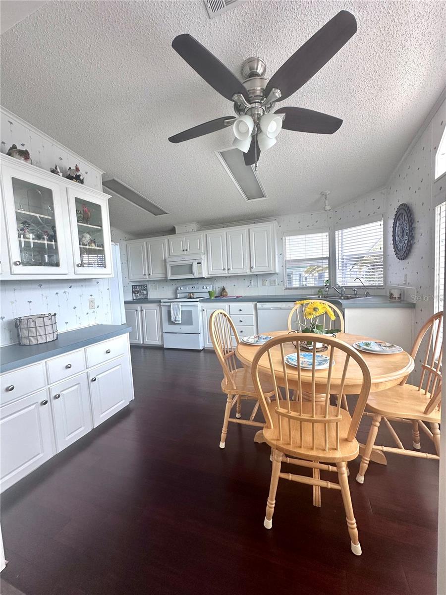 1100 BELCHER RD S #406, LARGO, FL, 33771