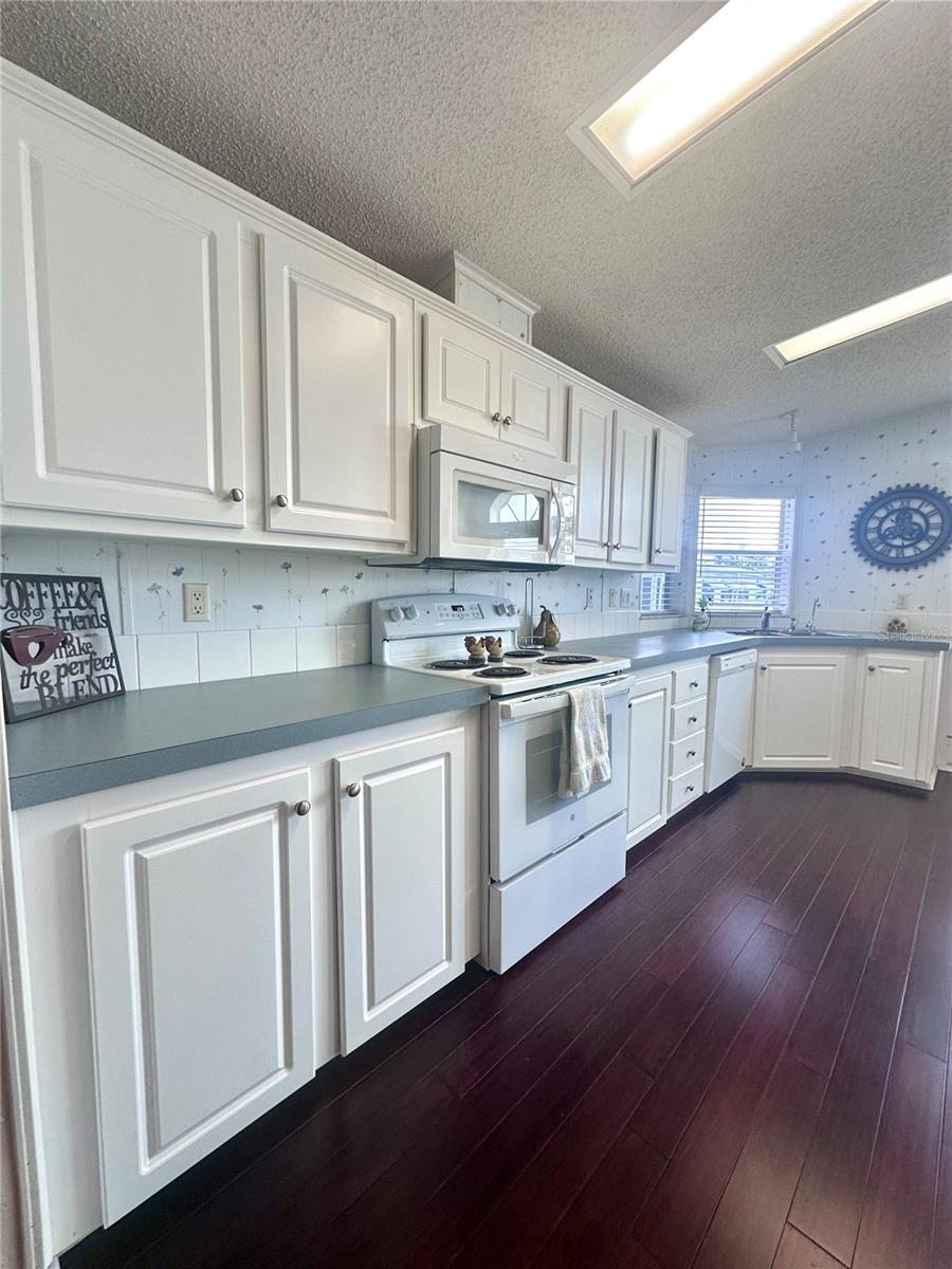 1100 BELCHER RD S #406, LARGO, FL, 33771