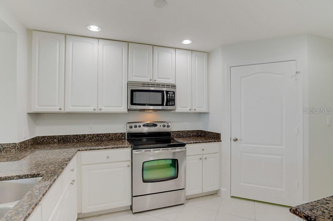 808 3RD AVE W #212, BRADENTON, FL, 34205