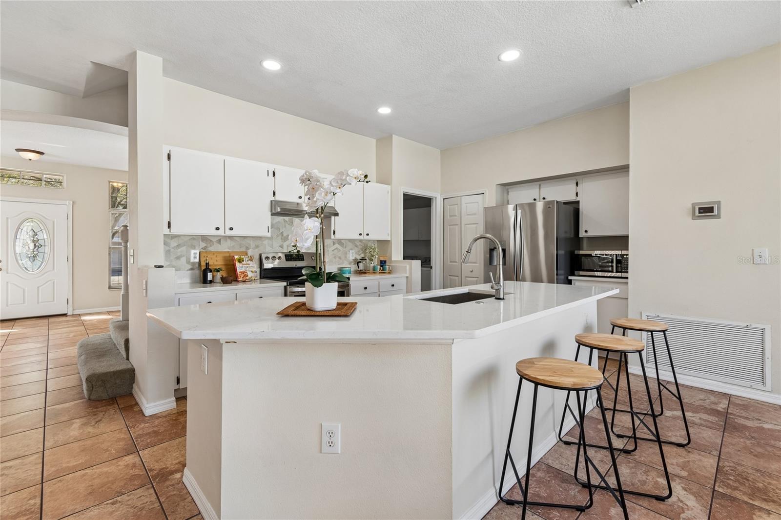 8816 CYPRESS HAMMOCK DR, TAMPA, FL, 33614