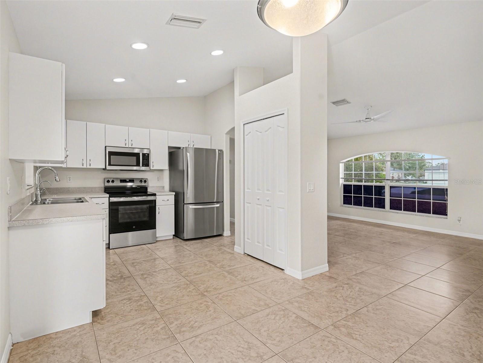 3217 N CHAMBERLAIN BLVD, NORTH PORT, FL, 34286