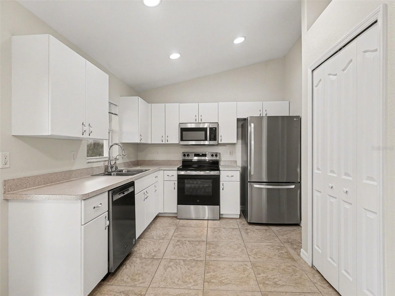 3217 N CHAMBERLAIN BLVD, NORTH PORT, FL, 34286