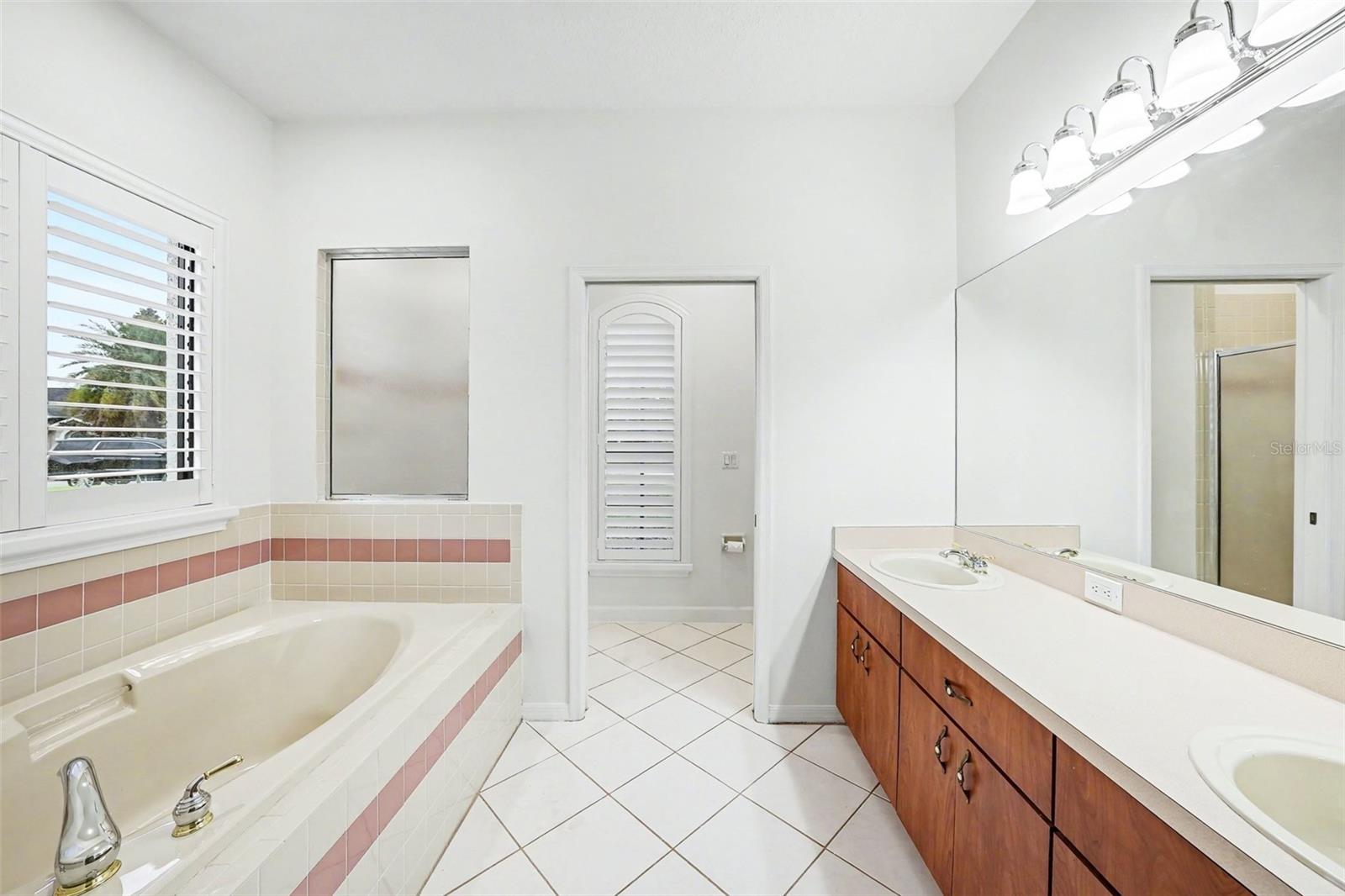 19216 RIDGELAKE DR, LUTZ, FL, 33549