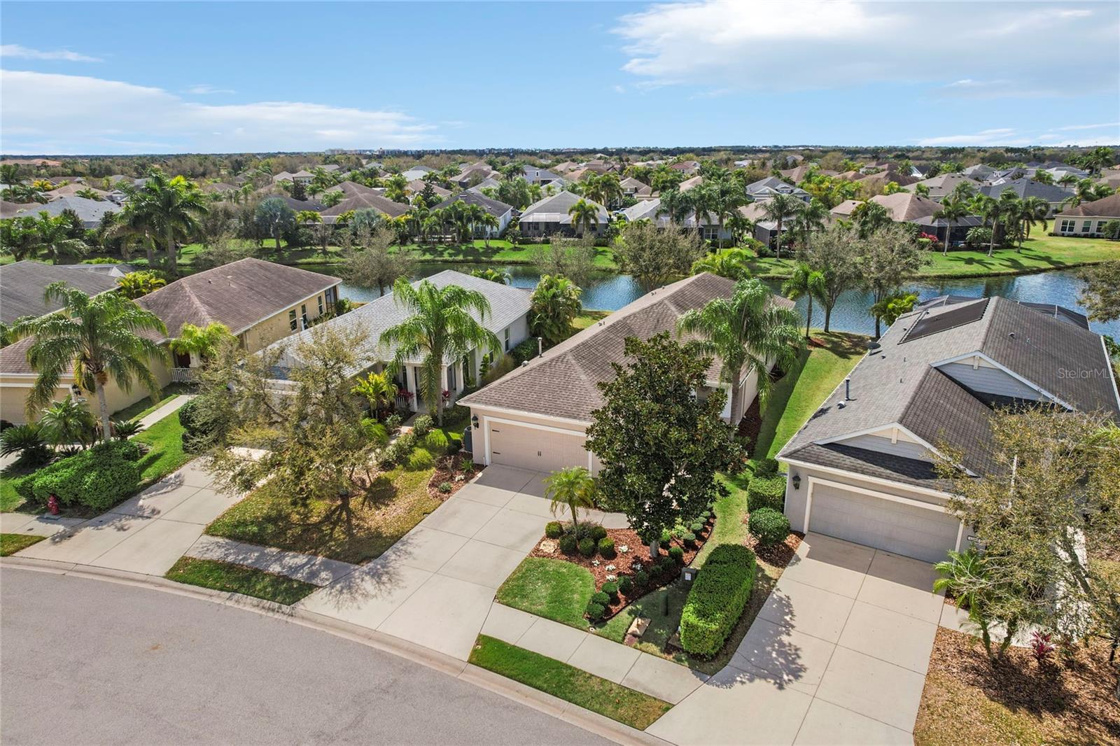 12187 LONGVIEW LAKE CIR, BRADENTON, FL, 34211