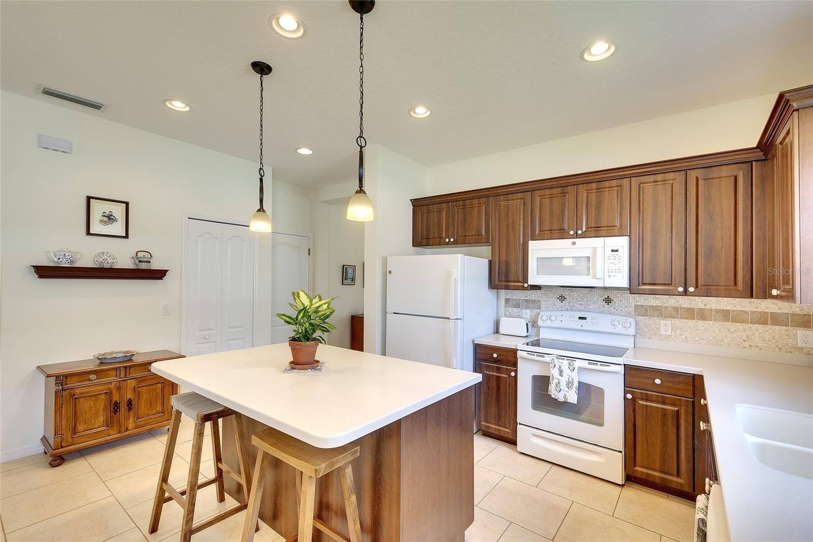 1428 BLUE HORIZON CIR, BRADENTON, FL, 34208