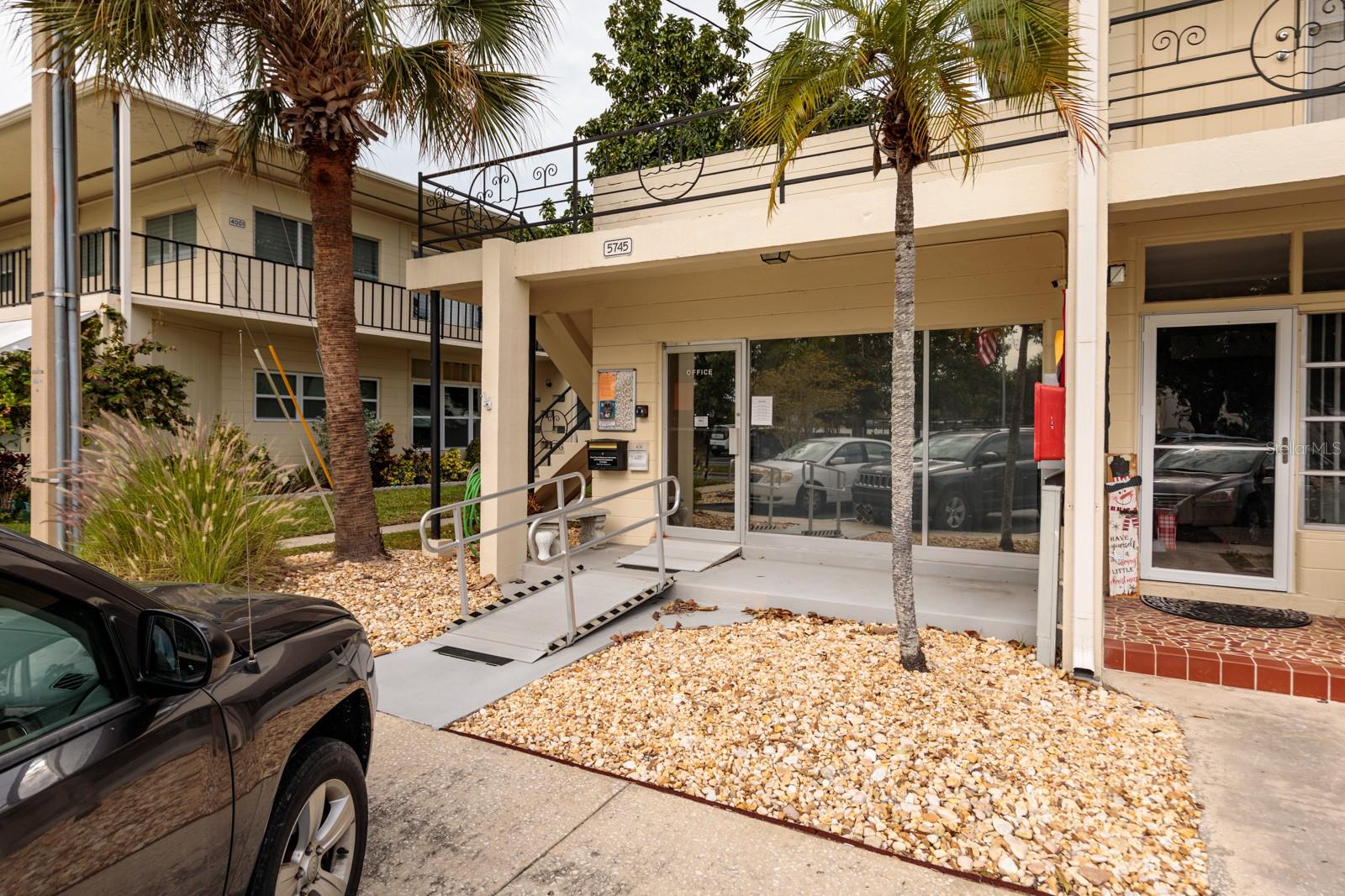 4143 56TH ST N #903, KENNETH CITY, FL, 33709