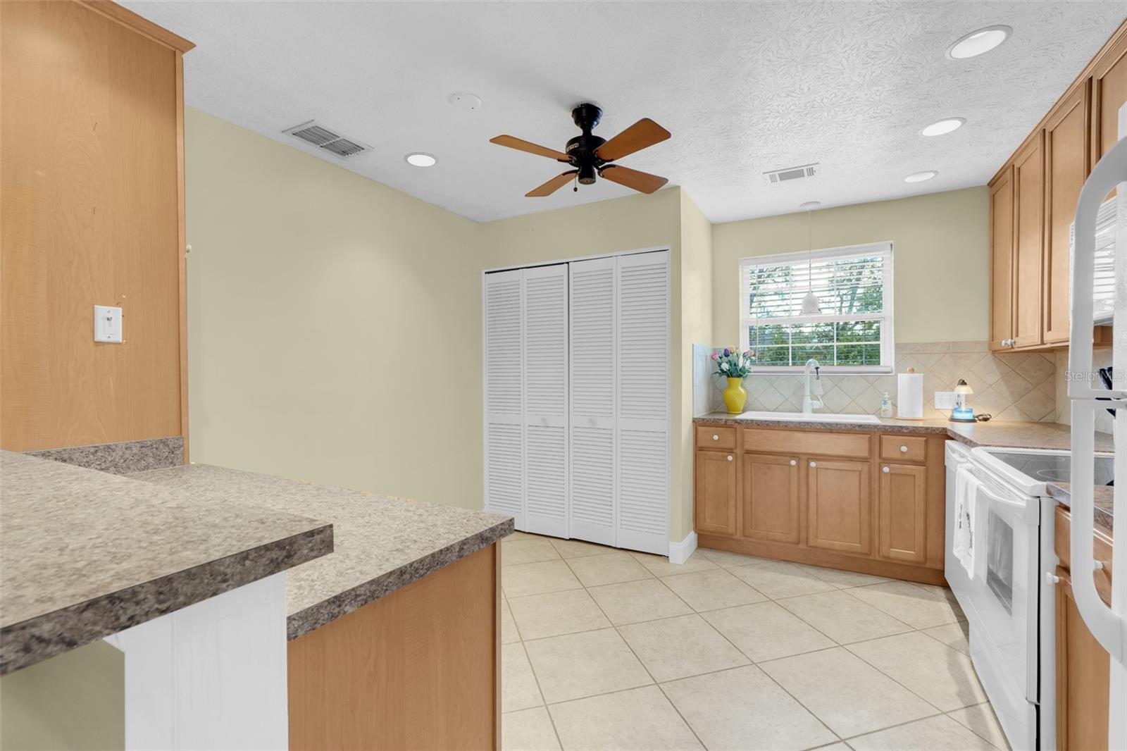 4224 LAKE UNDERHILL RD #8B8, ORLANDO, FL, 32803