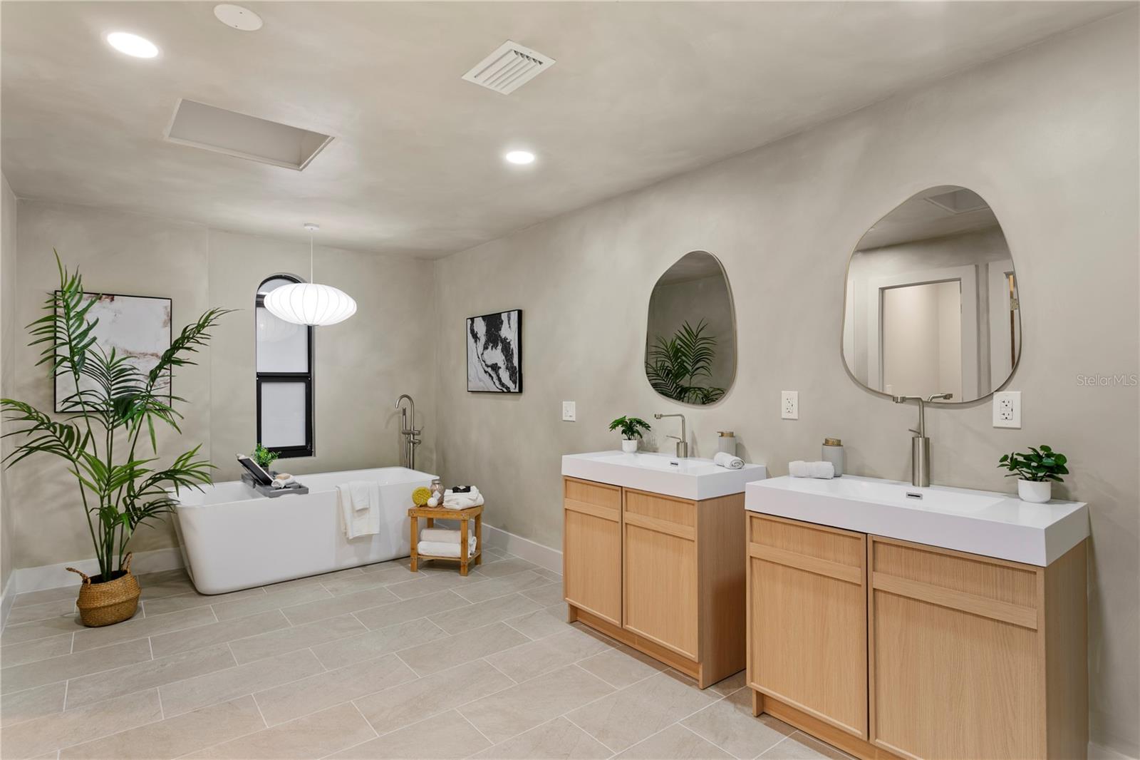 4504 W LAMB (A) AVE, TAMPA, FL, 33629