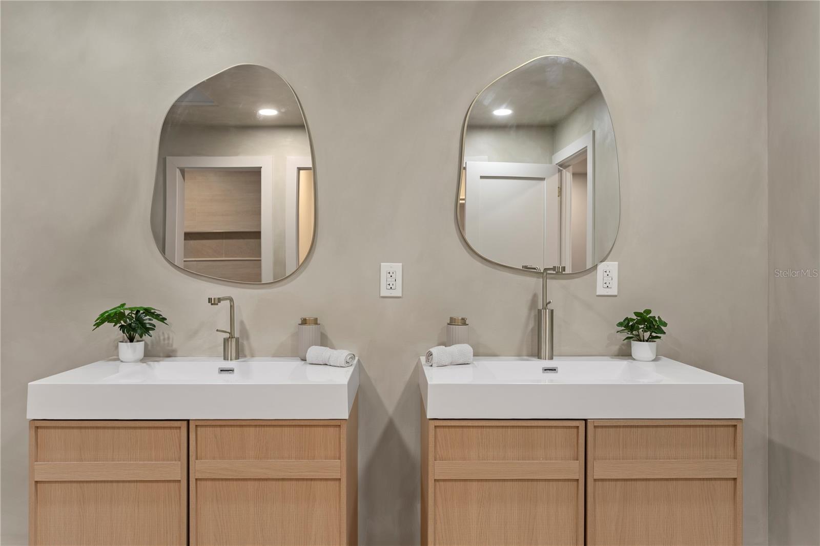 4504 W LAMB (A) AVE, TAMPA, FL, 33629