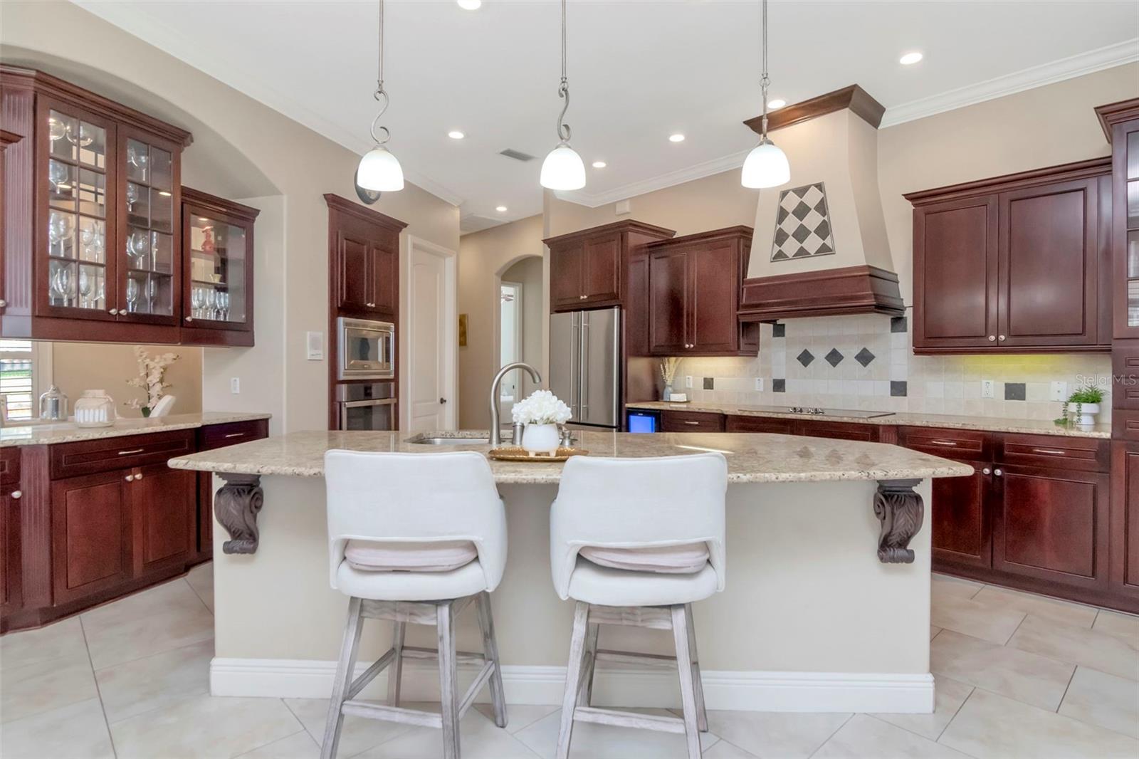 1022 EMERALD CREEK DR, VALRICO, FL, 33596