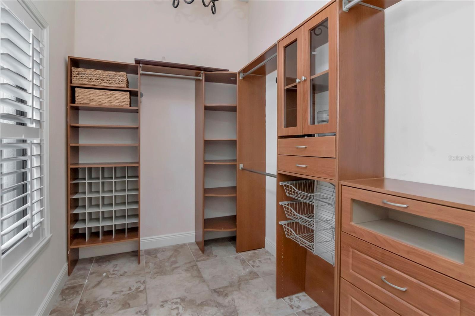 1022 EMERALD CREEK DR, VALRICO, FL, 33596