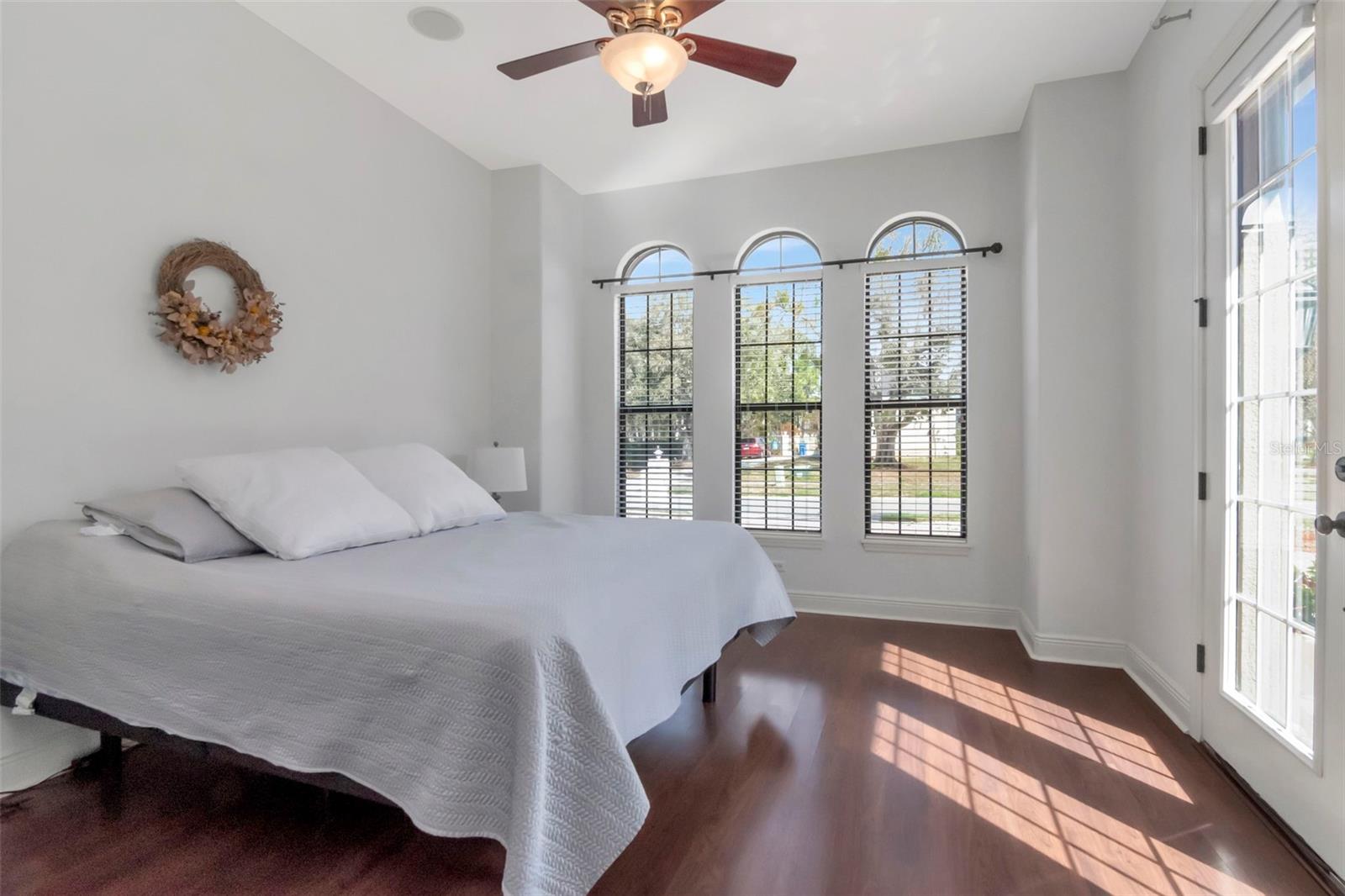 1022 EMERALD CREEK DR, VALRICO, FL, 33596