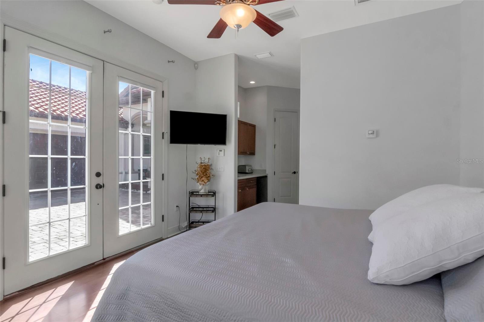 1022 EMERALD CREEK DR, VALRICO, FL, 33596