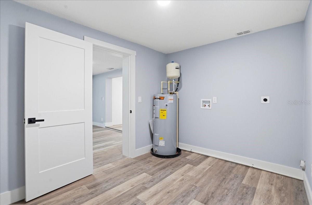 5721 65TH AVE N, PINELLAS PARK, FL, 33781