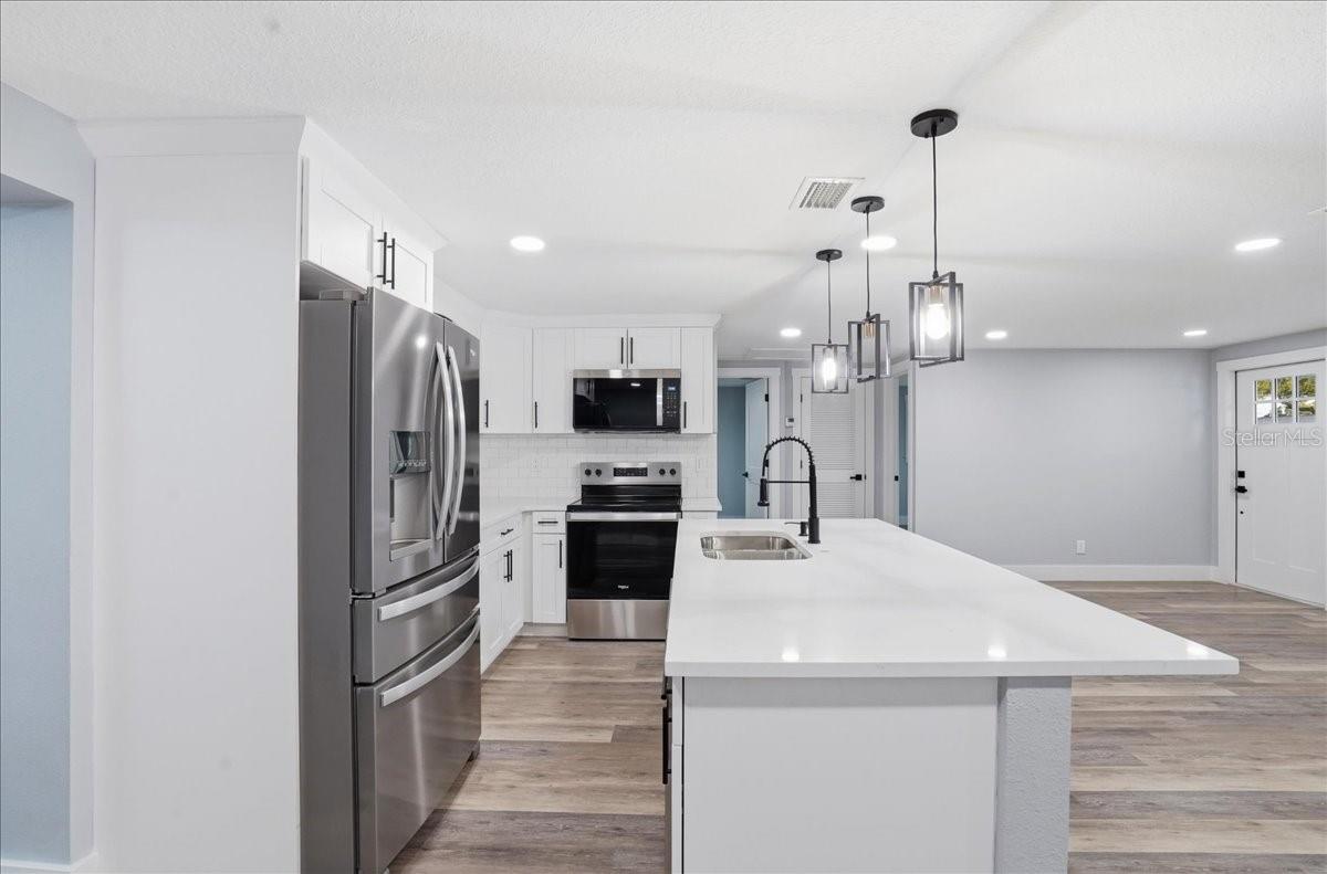 5721 65TH AVE N, PINELLAS PARK, FL, 33781