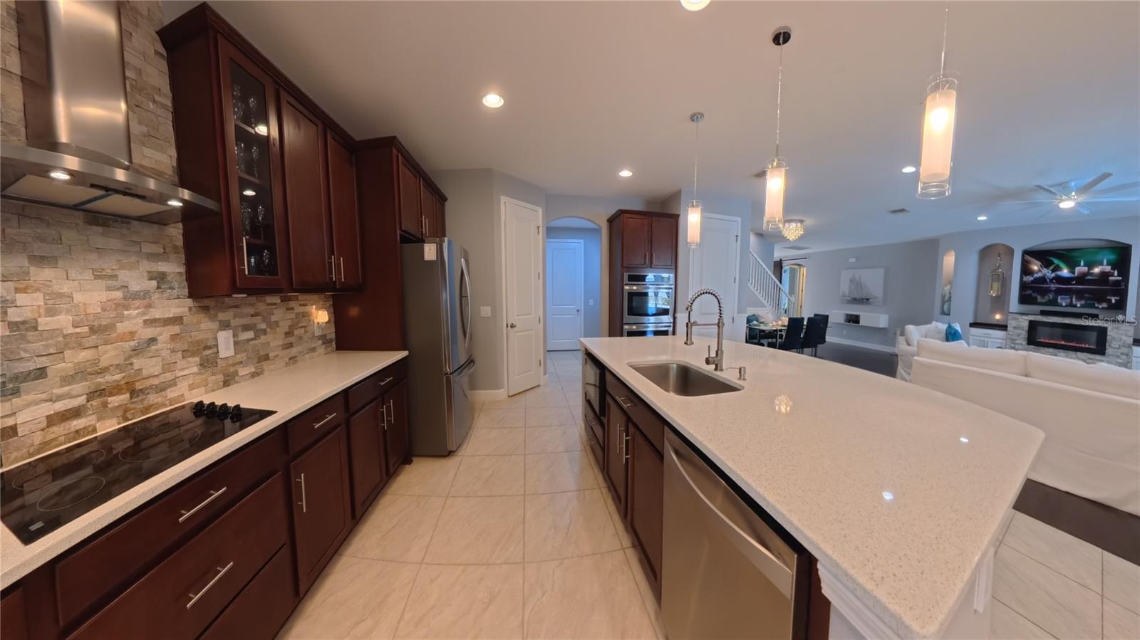 703 CALABRIA WAY, HOWEY IN THE HILLS, FL, 34737