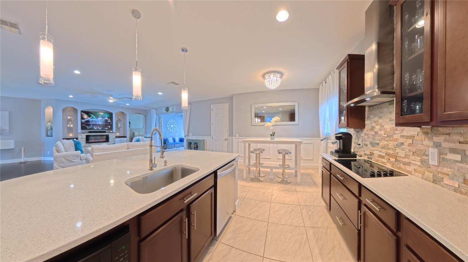 703 CALABRIA WAY, HOWEY IN THE HILLS, FL, 34737